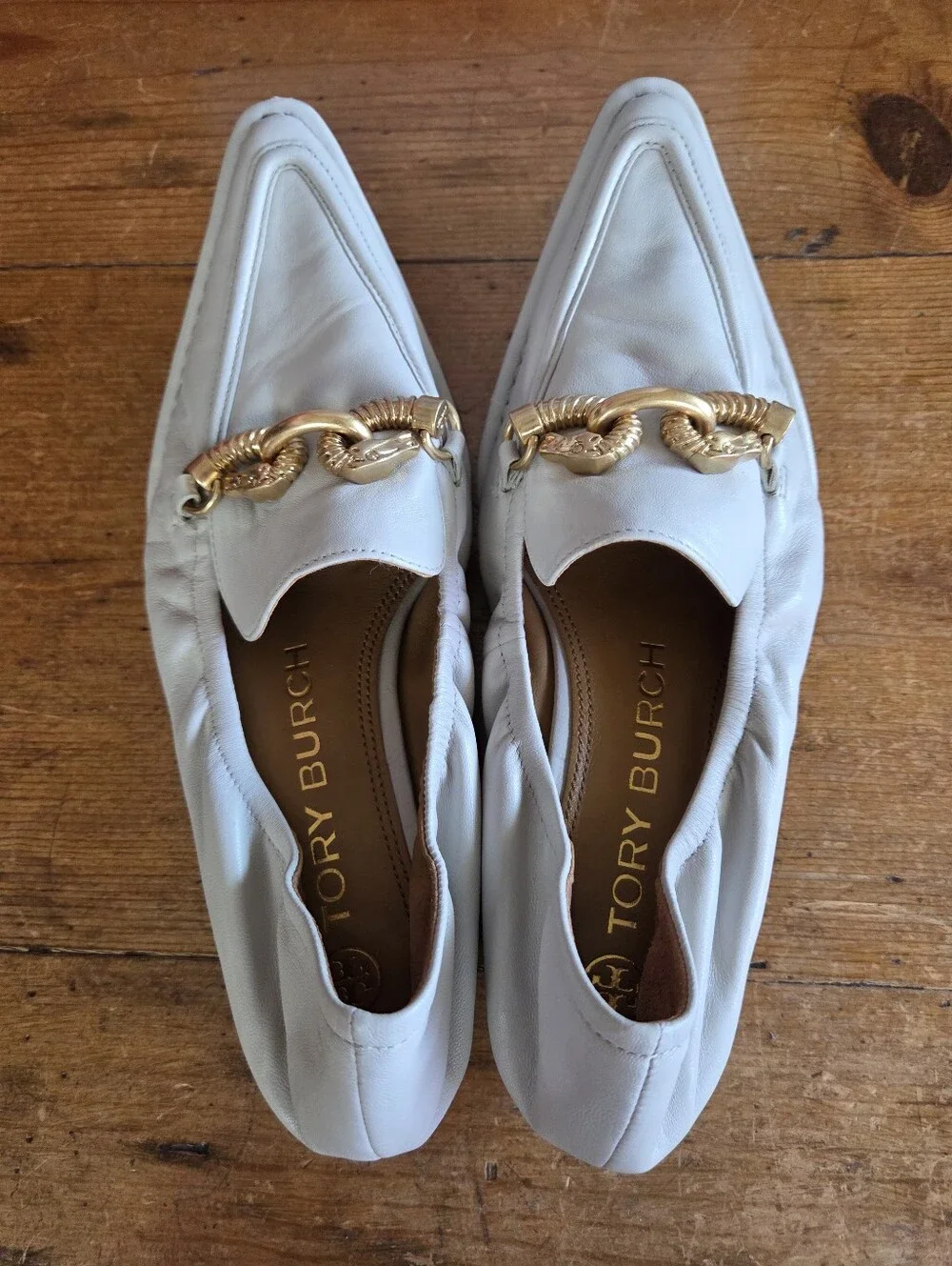 Tory Buch Jessa Pointed Toe Leather Slip On Loafers Gray Gold Chain Hardware